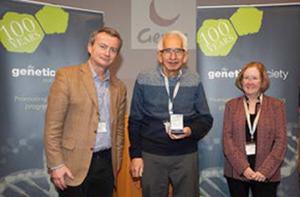 Bill receiving the Mendel Medal of the Genetics Society in November 2019, with Laurence Hurst and Trudy Mackay.