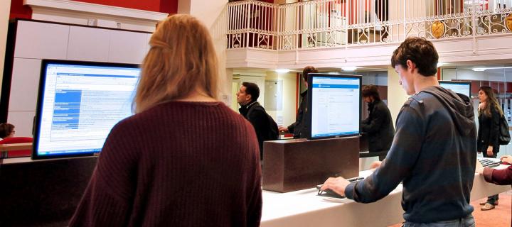 Students using computers in Academic Registry