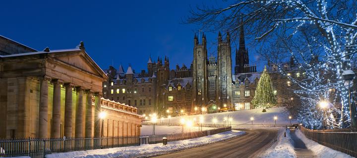 A photograph of The Mound in Edinburgh covered in snow.