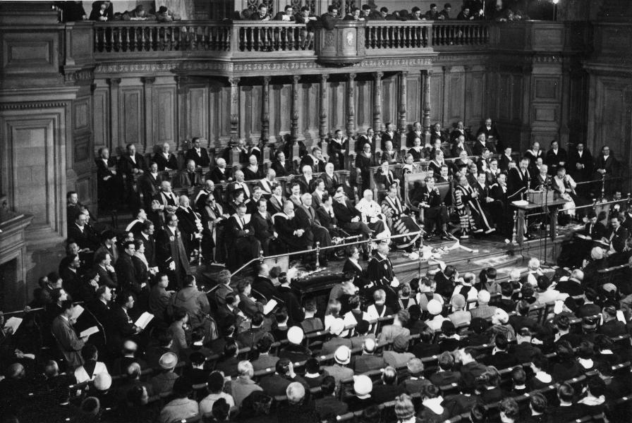 Rector James Robertson Justice giving his installation speech in McEwan Hall in 1963